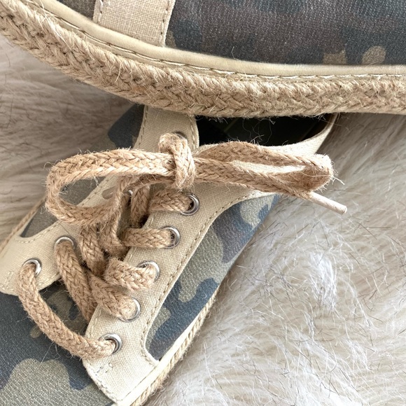 Dolce Vita Slip-on Sneakers - Picture 4 of 5